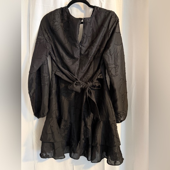 Black Textured Wrap Mini Dress NOLA Boutique Tiered Hem L - Picture 12 of 15
